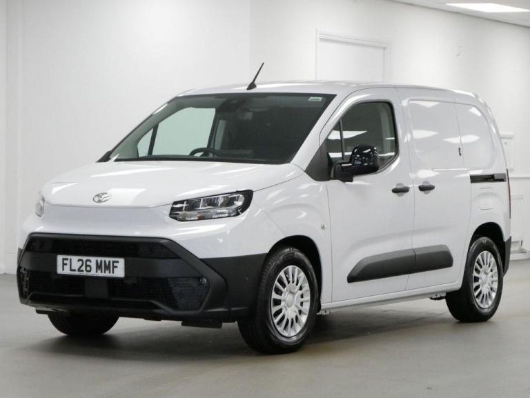 26 TOYOTA PROACE CITY E 100 KW 50 KWH L1 SWB ICON AUTO 6DR ( DELIVERY MILES )