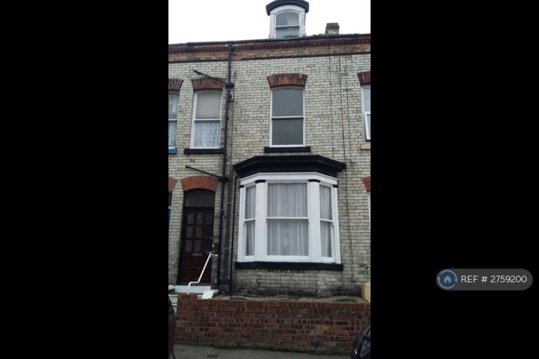 1 bedroom flat in Barwick Street, Scarborough, YO12 (1 bed) (#2759200)