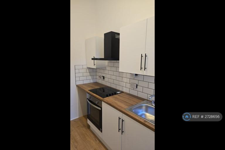 1 bedroom flat in Aberdeen Walk, Scarborough, YO11 (1 bed) (#2728656)