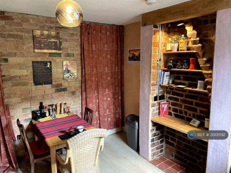 2 bedroom house in Cecil Street, Nottingham, NG7 (2 bed) (#3001592)