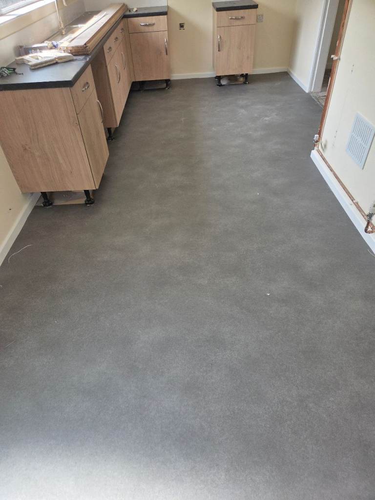 Carpet  fitter  / floor fitter no job to big or small  