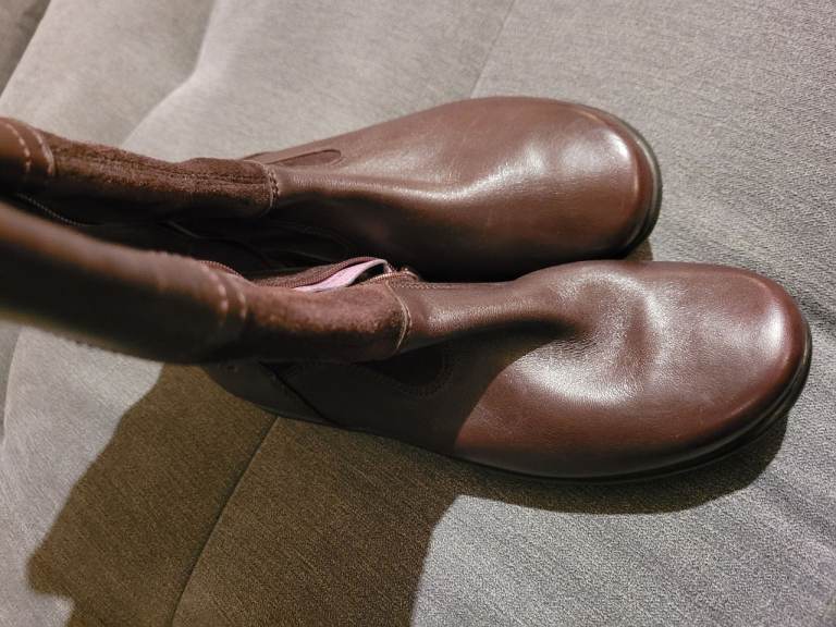 Clarks girls boots size 2