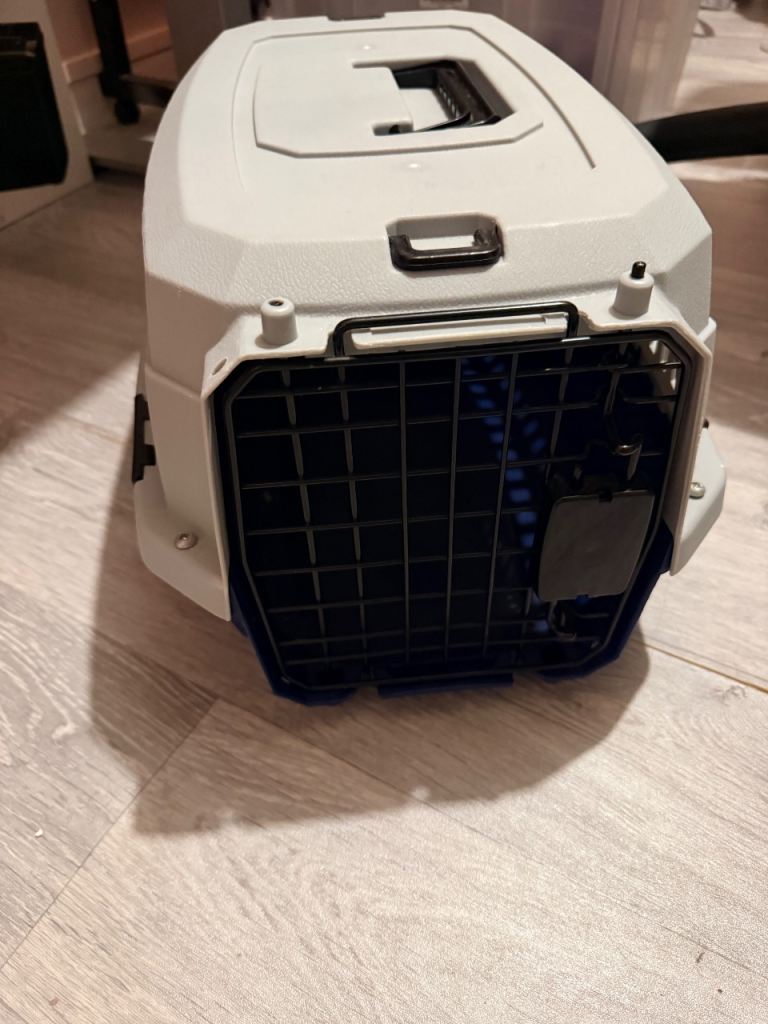 Pet carrier 
