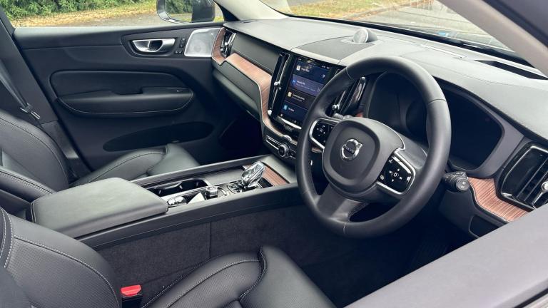 2024 Volvo XC60 Recharge Ultimate, T8 AWD Plug-in hybrid, Electric/Petrol, Bright ESTATE Petrol/E...