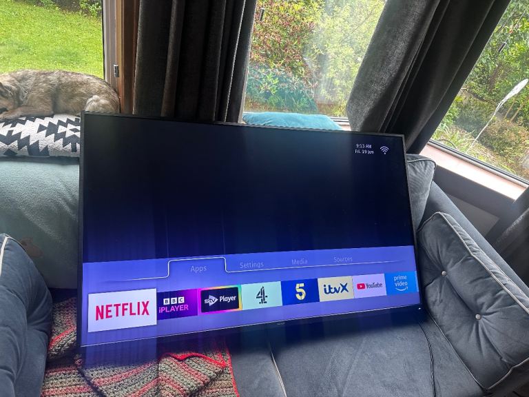 55” Ultra Smart TV 4K HD ( Less than 1 year old )