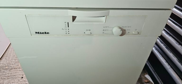 Miele G 4100 Freestanding Dishwasher - White - Spares or Repair