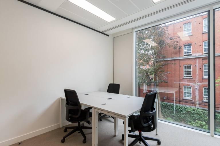 London - W6 8AF \ All-Inclusive Small Serviced Office for Rent