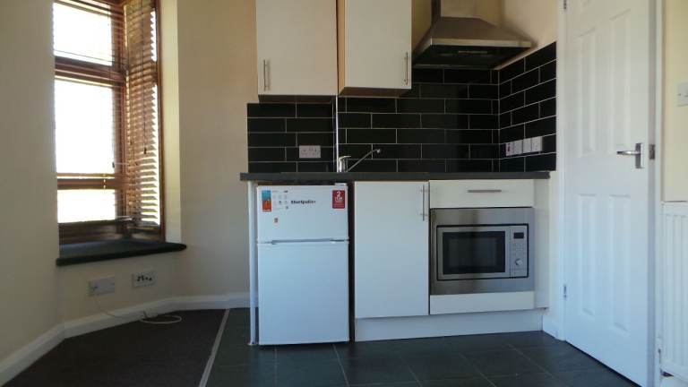 Modern Studio Apartment LU11JN