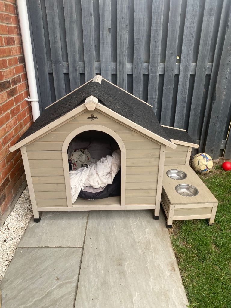 Wooden dog kennel brand new 