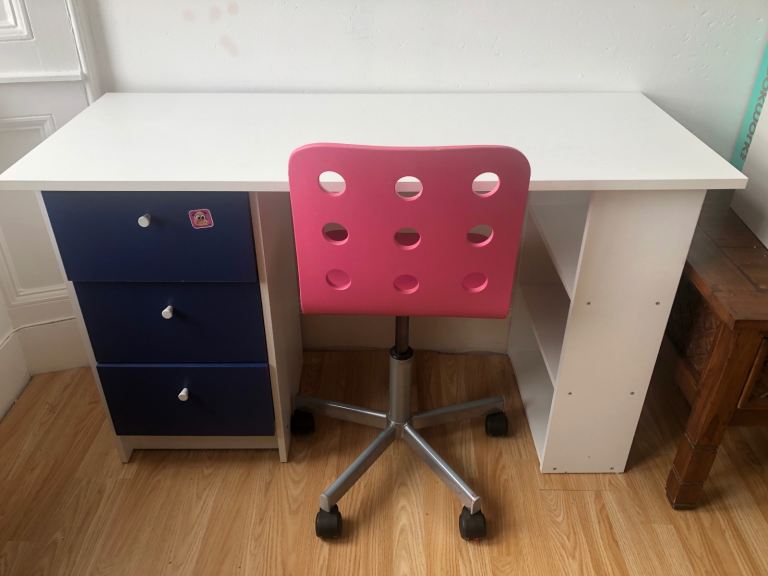 Kids desk and chair 