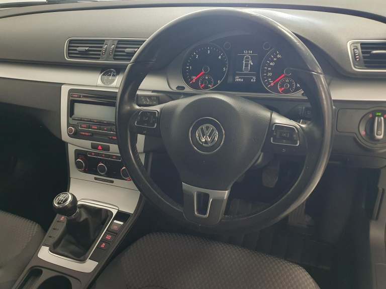 VOLKSWAGEN PASSAT 1.6 TDI BLUEMOTION * GEN 28,000 MILES * FSH* £35 TAX* AMAZING 