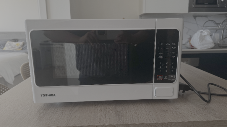 Toshiba Microwave – Excellent Condition