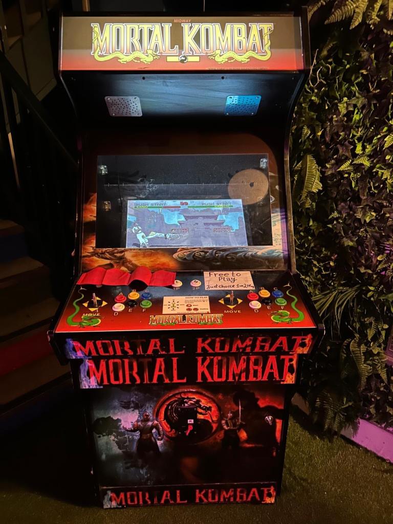 Arcade Game Machine – Mortal Kombat – Collection Only