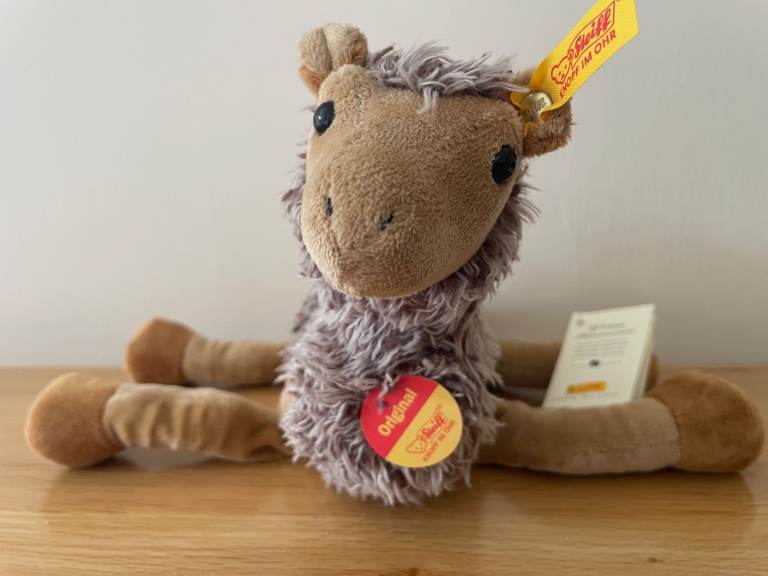 Steiff  Camel (EAN 110412) Size 28cm high
