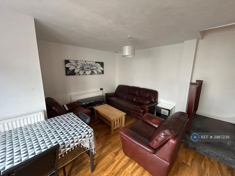 2 bedroom house in Woodbine Cottages, Egham, TW20 (2 bed) (#2987239)