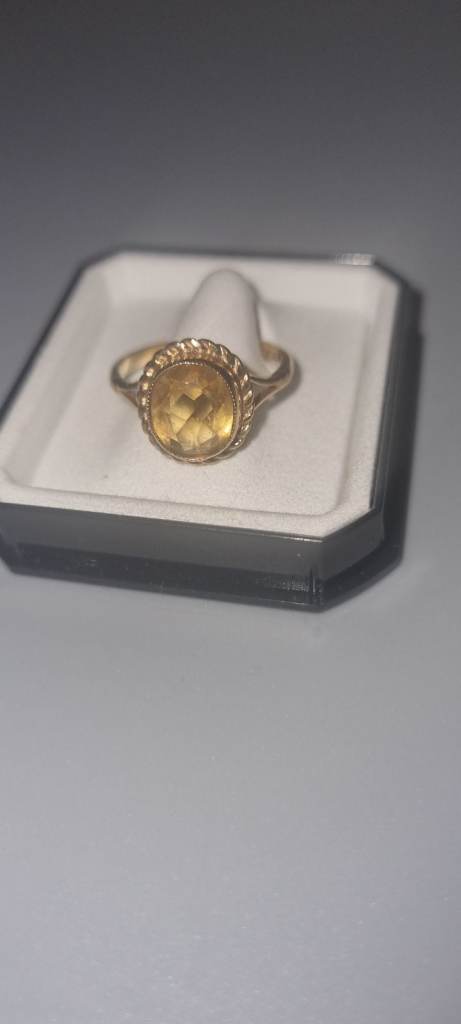 Vintage Oval Citrine Yellow Gold Ring