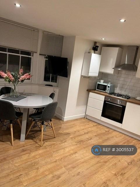 3 bedroom flat in Marriott Street, Semilong, Northampton, NN2 (3 bed) (#3005537)