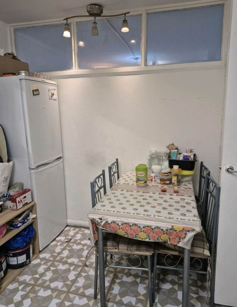 1 double bedroom, just 5 min walk from bethnal green underground station.