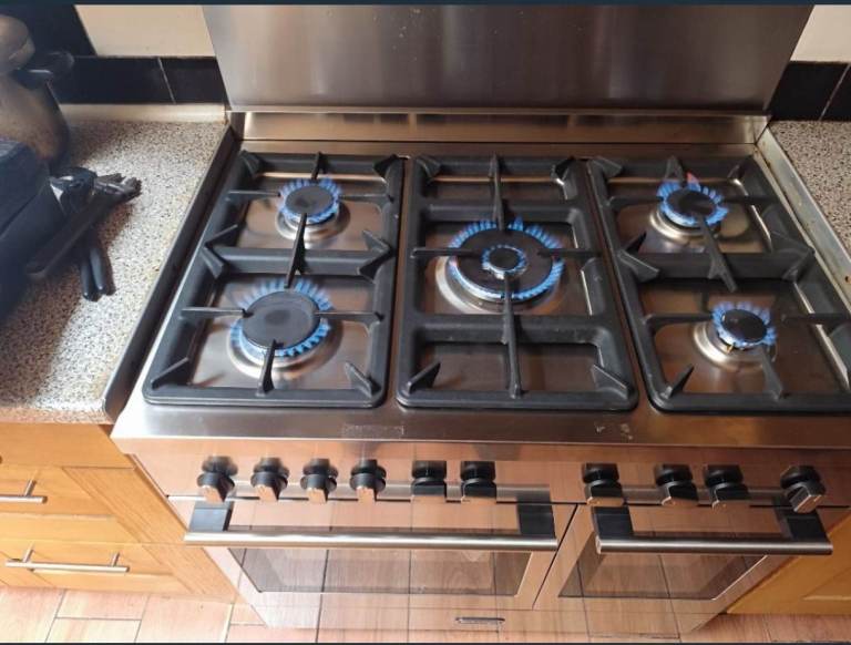 Cooker and hob install
