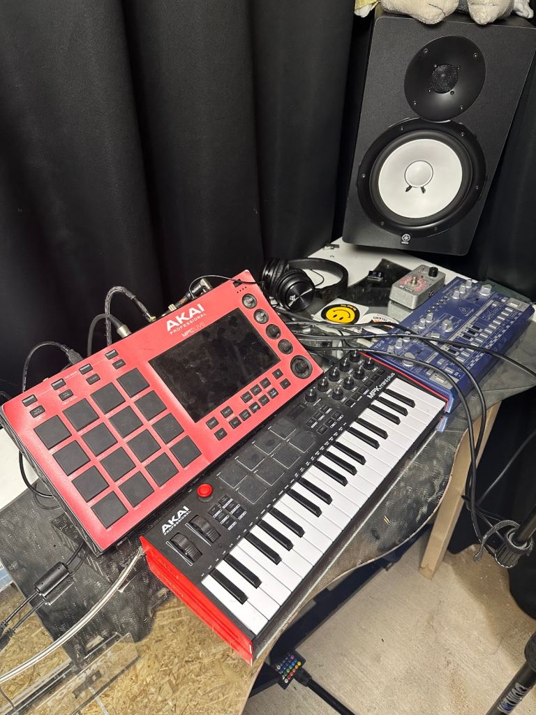 Studio for sale: Going travelling 