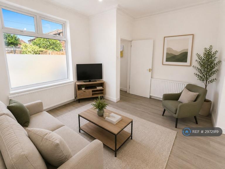 2 bedroom house in Wychbury Street, Salford, M6 (2 bed) (#2972919)