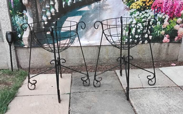 2 retro ornate garden planters pots need a repaint 