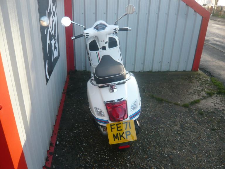 Piaggio Vespa GTS 125 SUPER ONLY 634 MILES 2021 LEARNER LEGAL SCOOTER 50 SH N X 