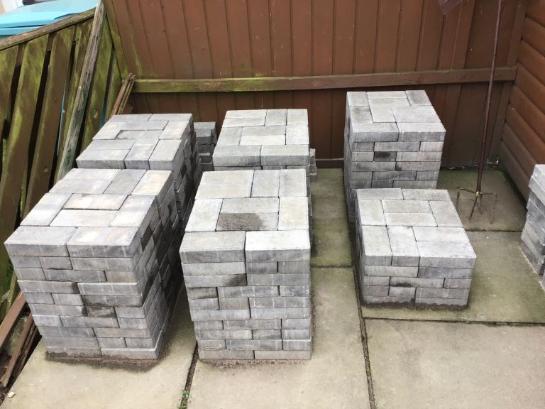 Grey monobloc 