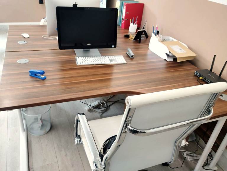 OFFICE DESK SPACE FOR RENT