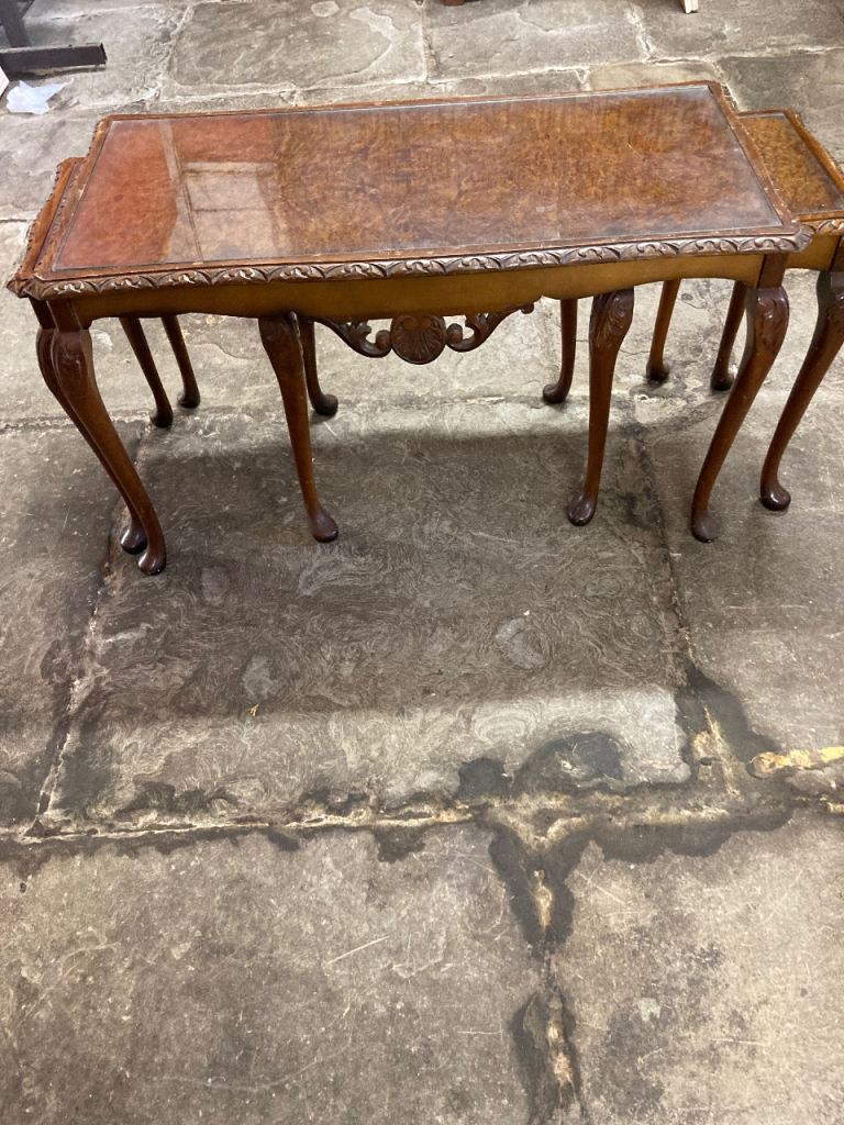 Quality coffee/nest of 3 tables 
