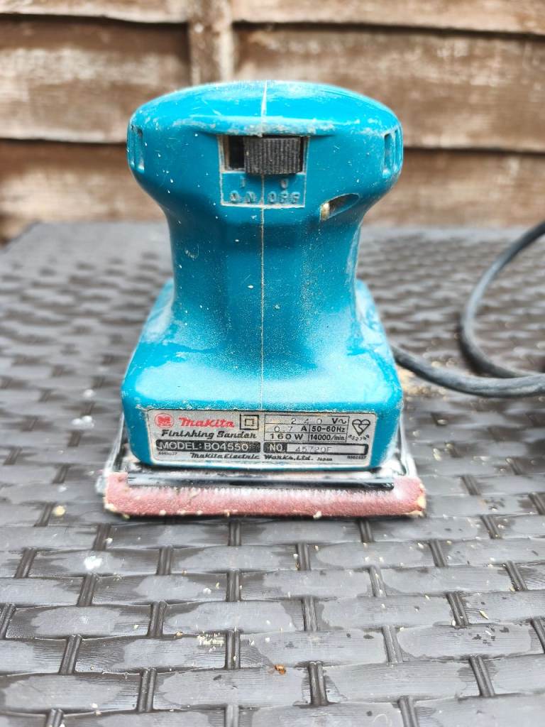 Makita finishing sander B04550