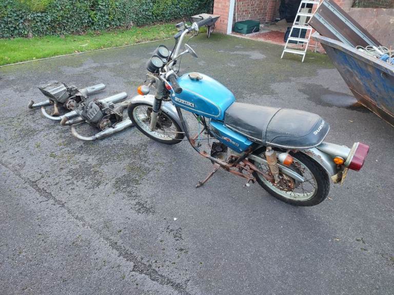 SUZUKI GT250 L (1974) None-Runner Spares or Repair (Includes 2x engines & much more) 