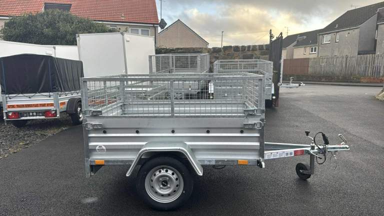 BRAND NEW 5FT X 4FT SINGLE AXLE TIPPING TRAILER WITH 40CM MESH