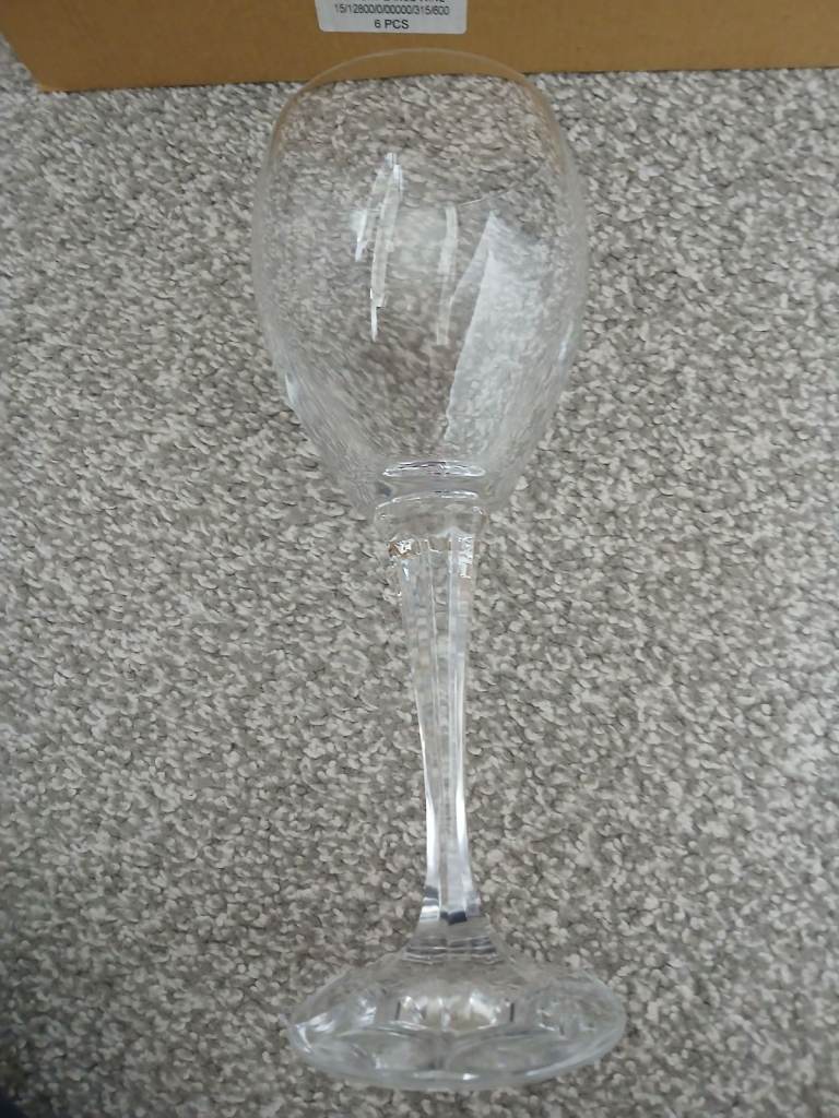 Set of 6 brand new large wine glasses