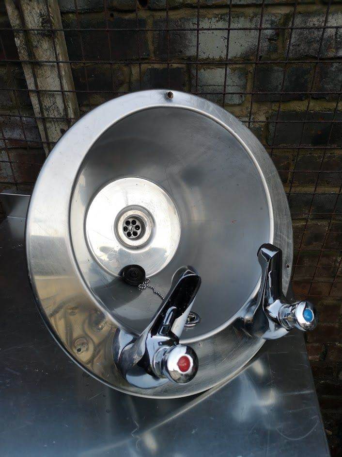 Stainless steel wash hand basin with posh-down self closing taps, it is available.