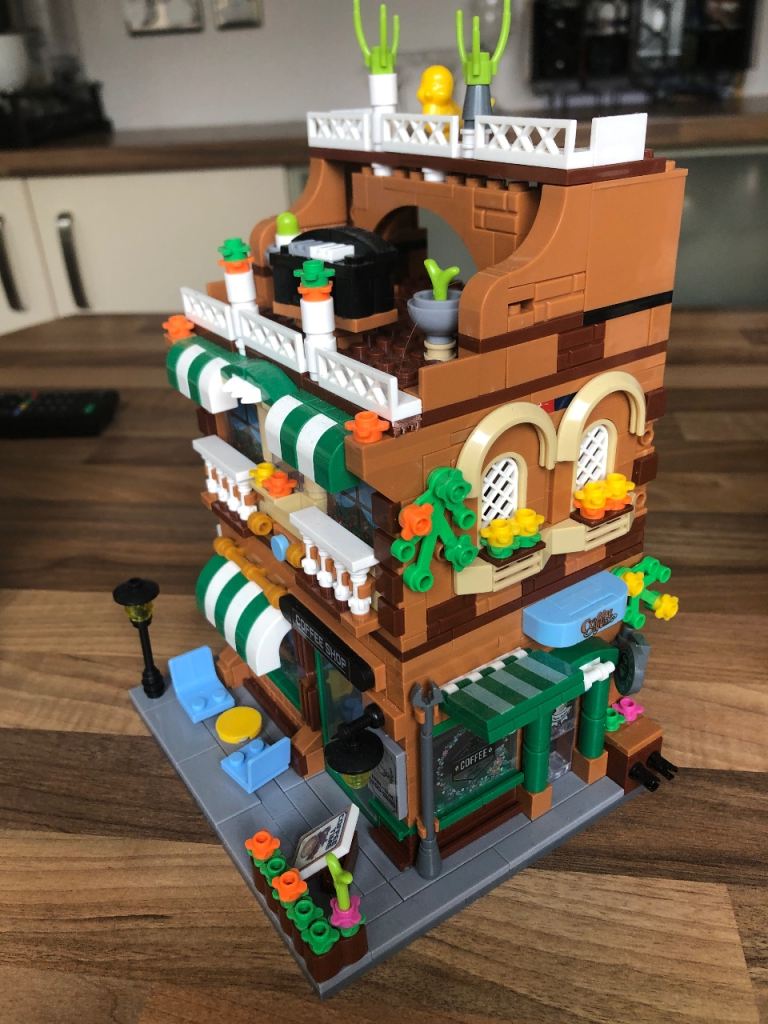 LEGO Creator Expert Parisian Restaurant Model – Complete