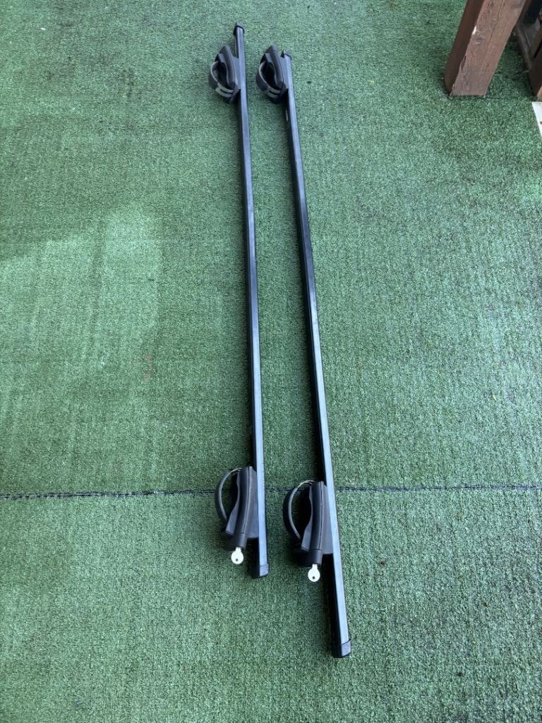 Thule 775 Rapid Crossfire Roof Bars and Clamps.