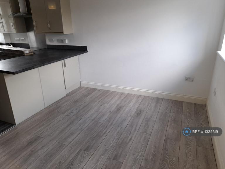 2 bedroom flat in Highland Road, Maidstone, ME15 (2 bed) (#1335319)