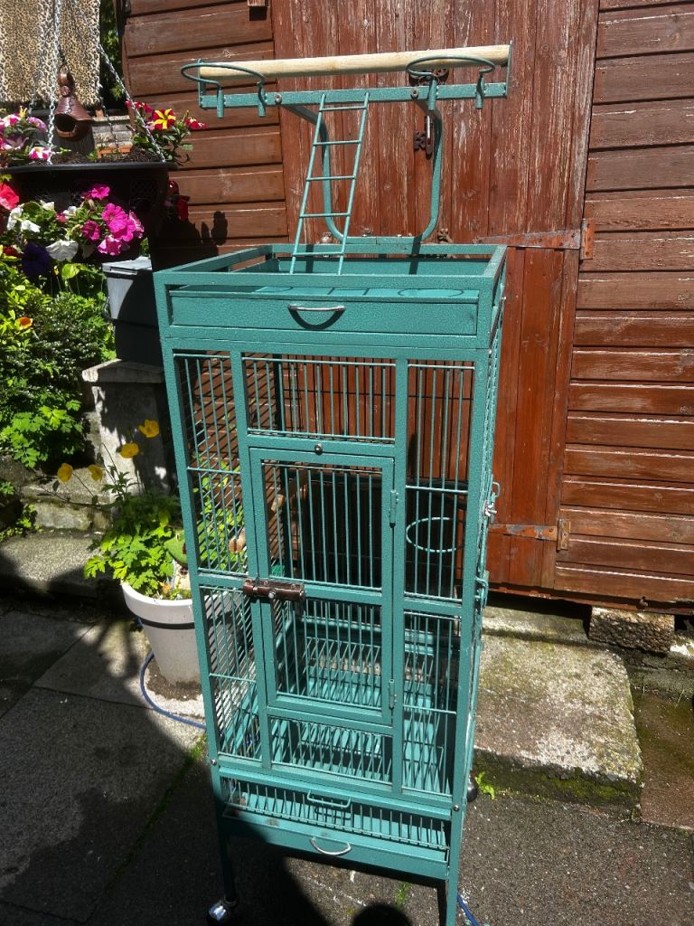 Bird cage with play stand