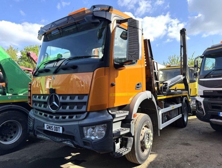 2015 MERCEDES AROCS 1824 SKIP LOADER