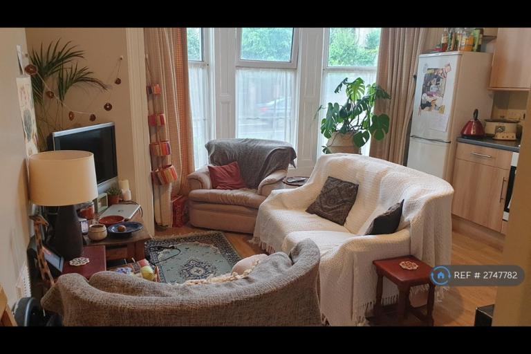 2 bedroom flat in Cheltenham Road, Bristol, BS6 (2 bed) (#2747782)