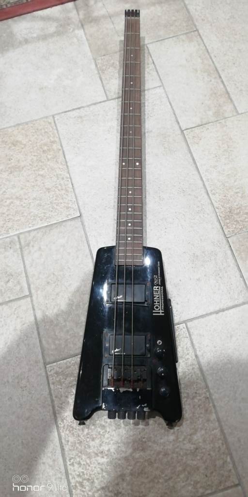 hohner B2A headless bass guitar. 