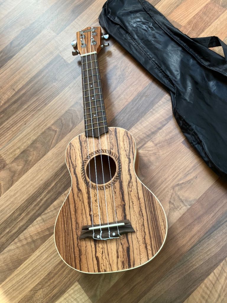 Ukulele - wood grain pattern