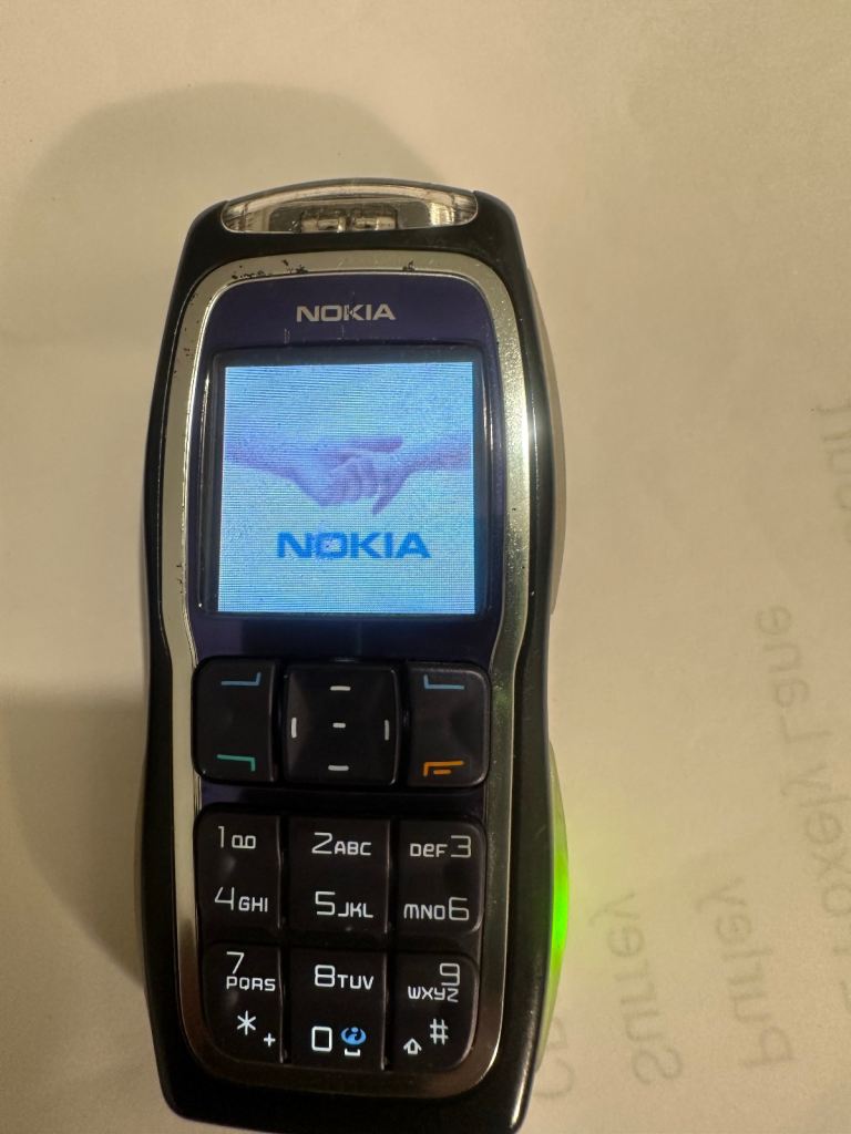 Nokia 3220 Classic Mobile Phone – Good Condition
