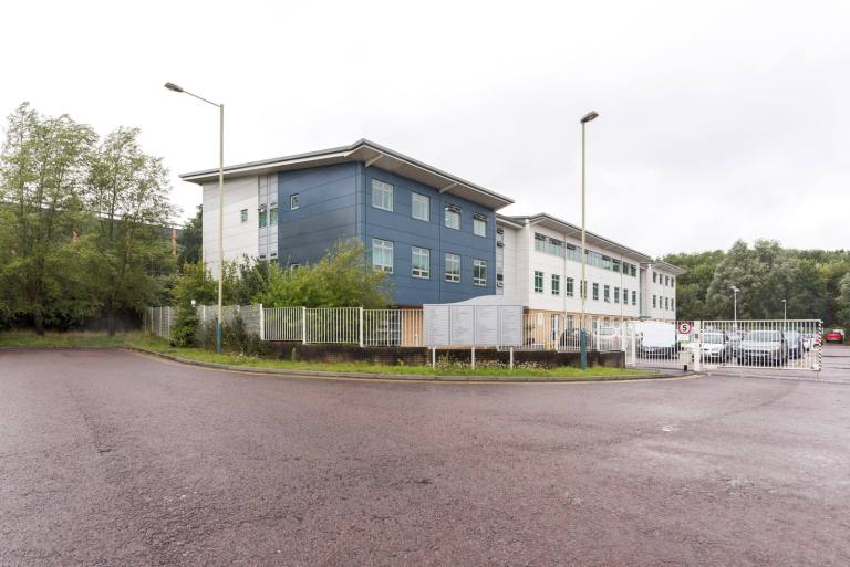 Swindon - SN5 7EX \ Flexible Office Space for 2 Workstations