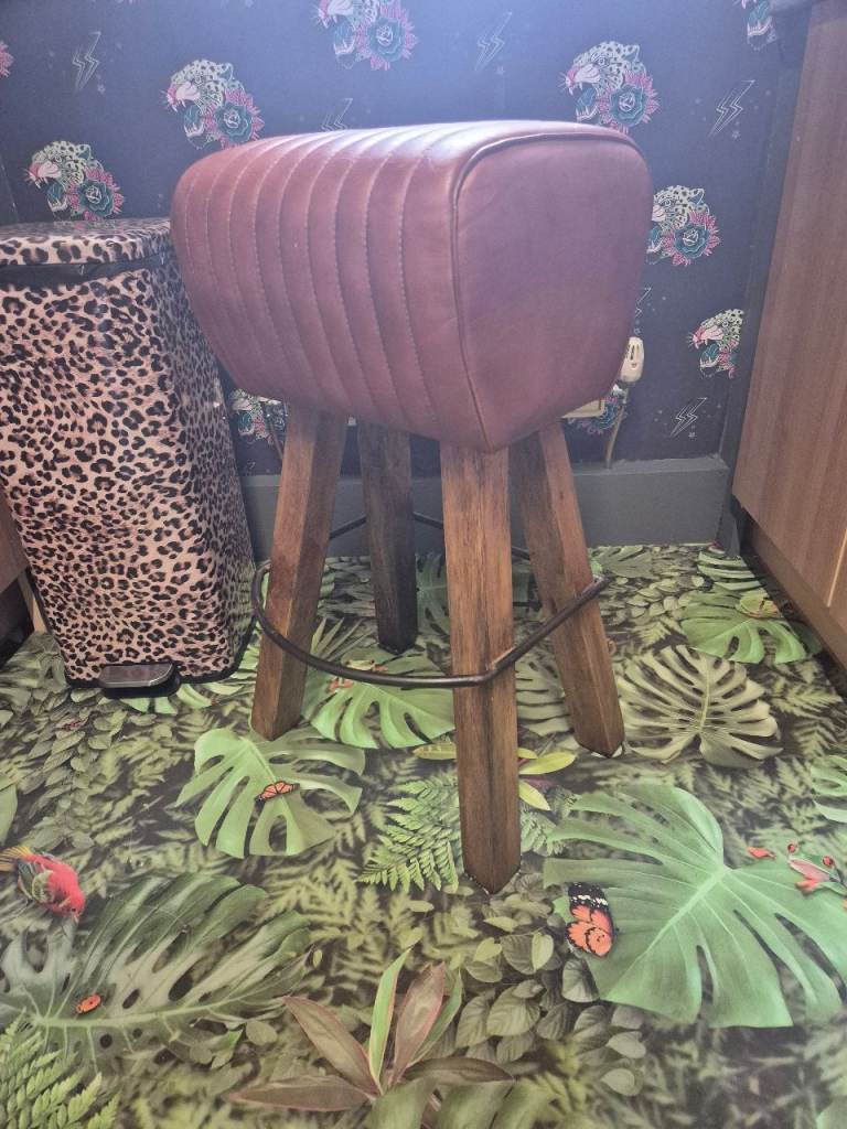 Leather Pommel Horse Style Breakfast Seat