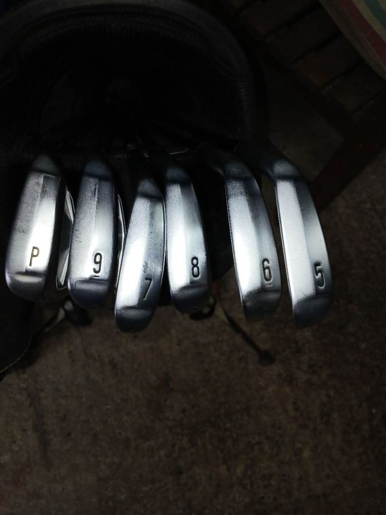 Set of golf clubs 