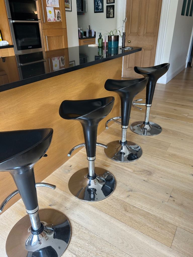 Set of 4 Black Bar Stools – Good Condition