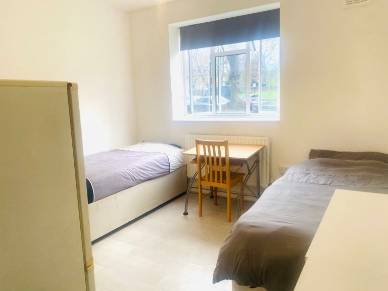 NW6 Large twin room suit 2 friends sharing must come together