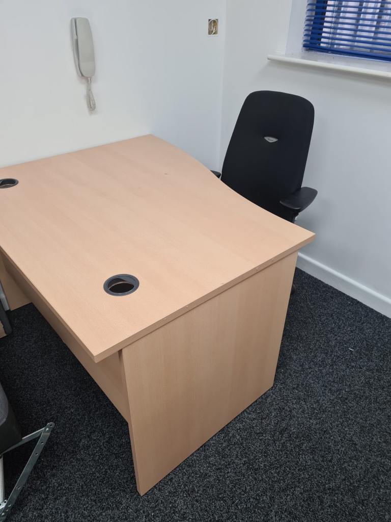 120cm executive wave office desks (30 available)